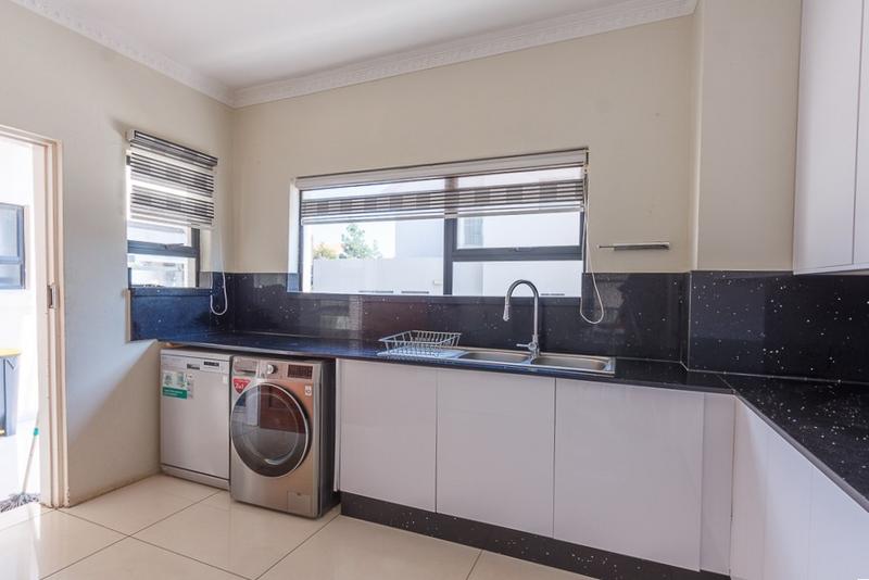 To Let 4 Bedroom Property for Rent in Copperleaf Estate Gauteng