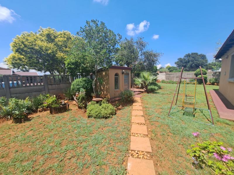 4 Bedroom Property for Sale in Heuweloord Gauteng