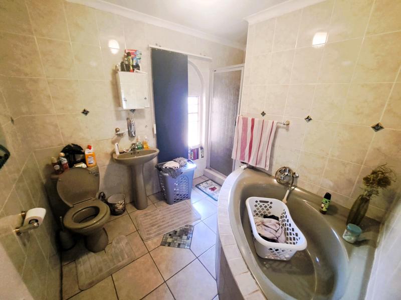 4 Bedroom Property for Sale in Heuweloord Gauteng