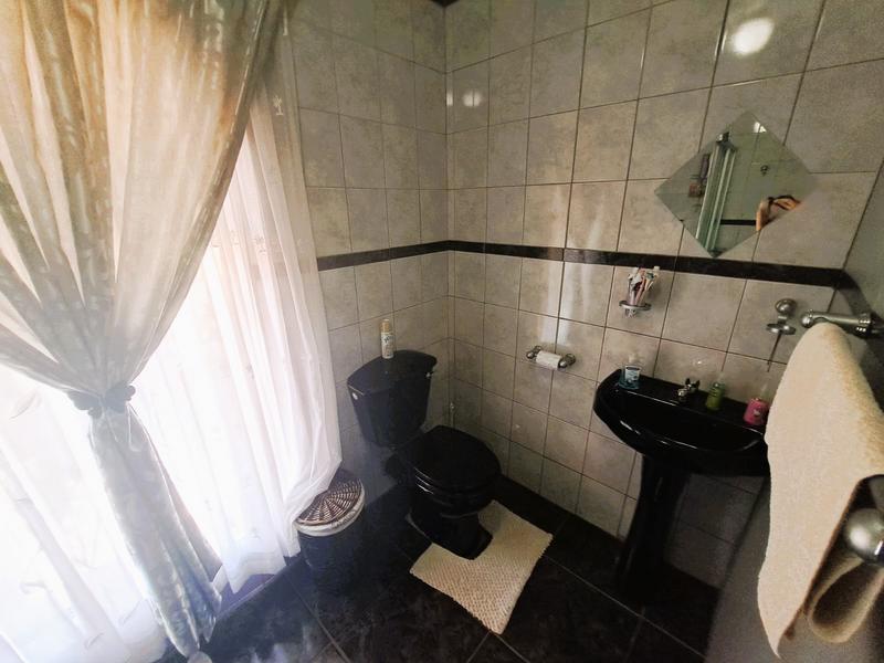 4 Bedroom Property for Sale in Heuweloord Gauteng