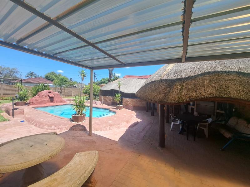 4 Bedroom Property for Sale in Heuweloord Gauteng