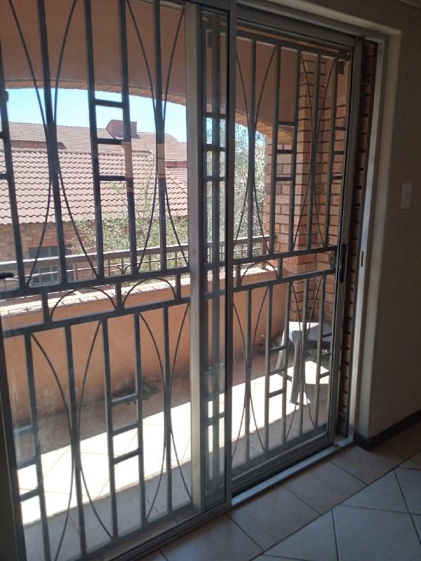 To Let 2 Bedroom Property for Rent in Mooikloof Ridge Gauteng