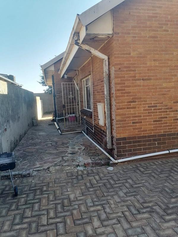 3 Bedroom Property for Sale in Dube Gauteng