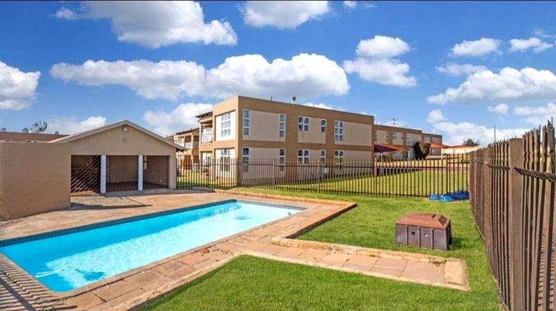 2 Bedroom Property for Sale in Mondeor Gauteng