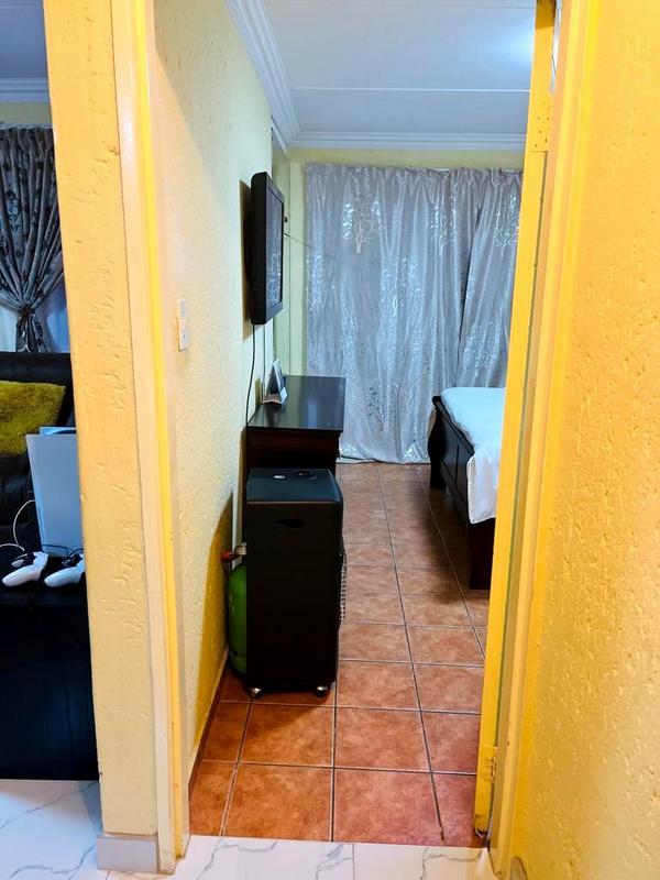 2 Bedroom Property for Sale in Mondeor Gauteng