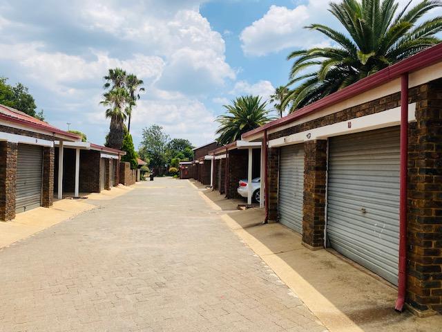 To Let 3 Bedroom Property for Rent in Clayville Gauteng