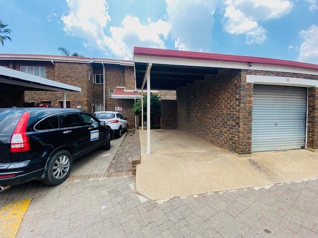 To Let 3 Bedroom Property for Rent in Clayville Gauteng