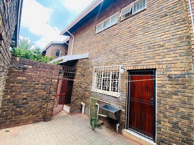 To Let 3 Bedroom Property for Rent in Clayville Gauteng