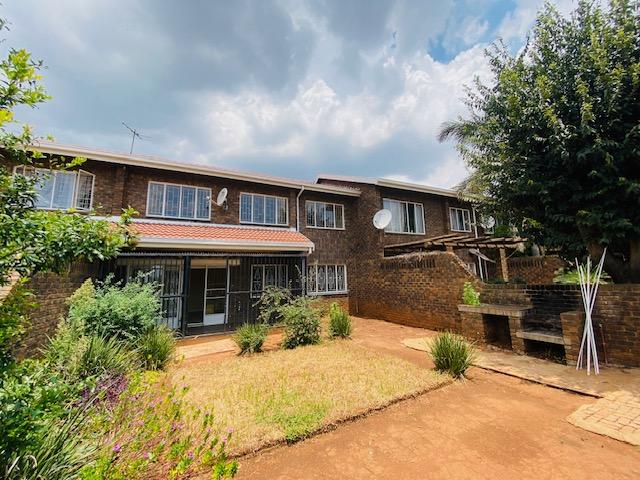 To Let 3 Bedroom Property for Rent in Clayville Gauteng