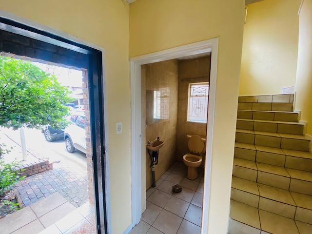 To Let 3 Bedroom Property for Rent in Clayville Gauteng