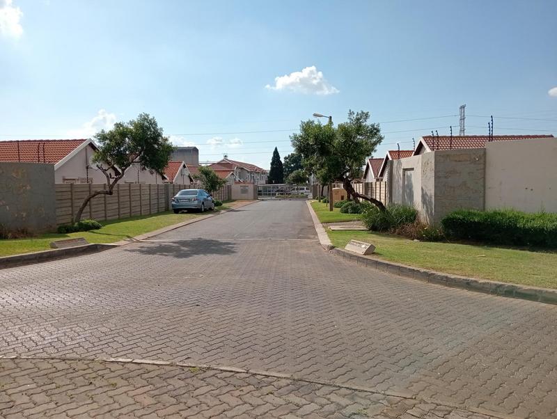 To Let 2 Bedroom Property for Rent in Randfontein Gauteng