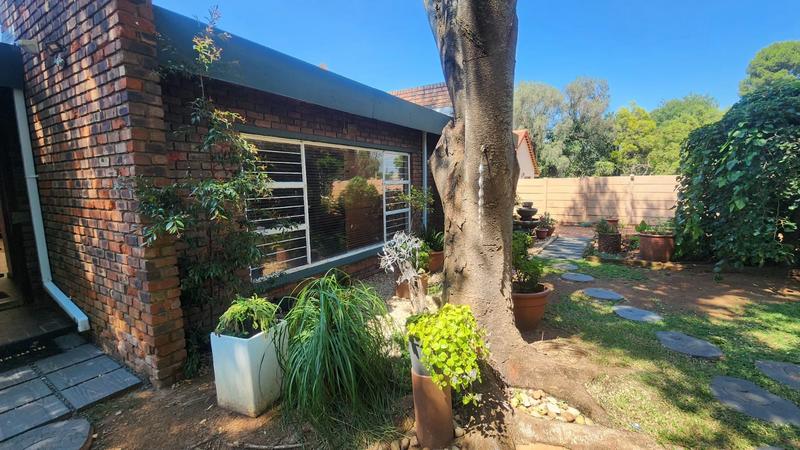 5 Bedroom Property for Sale in Brackenhurst Gauteng