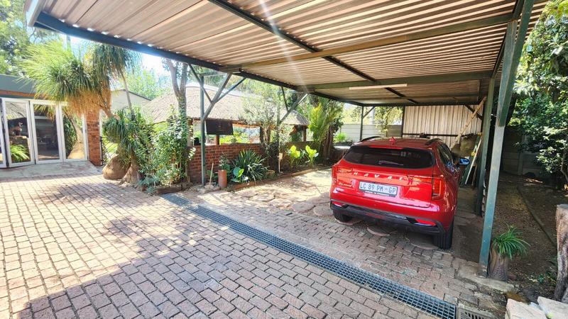 5 Bedroom Property for Sale in Brackenhurst Gauteng