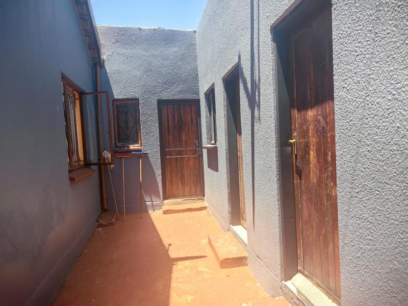 7 Bedroom Property for Sale in Tembisa Gauteng