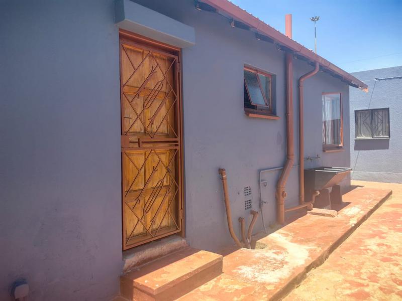 7 Bedroom Property for Sale in Tembisa Gauteng