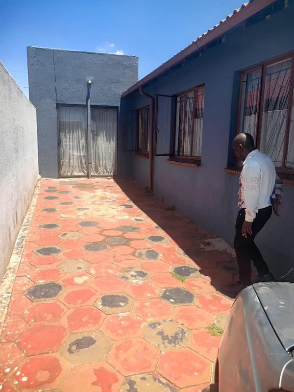 7 Bedroom Property for Sale in Tembisa Gauteng