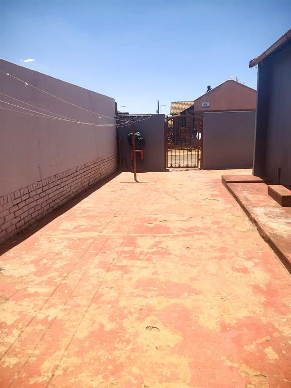 7 Bedroom Property for Sale in Tembisa Gauteng