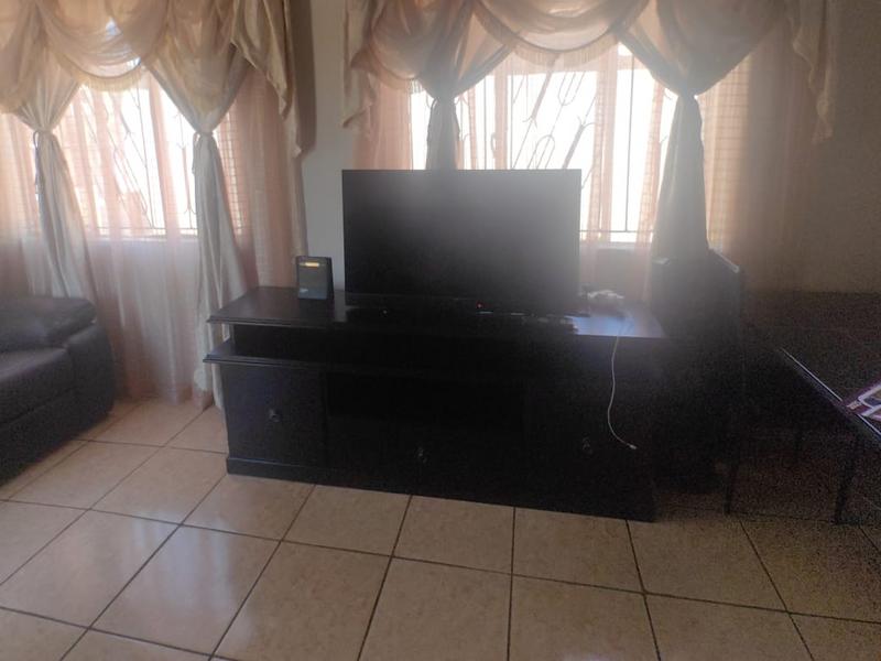 7 Bedroom Property for Sale in Tembisa Gauteng