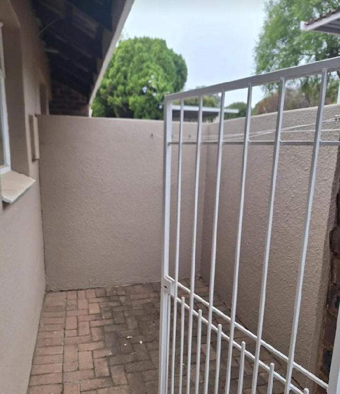 To Let 2 Bedroom Property for Rent in Randburg Central Gauteng