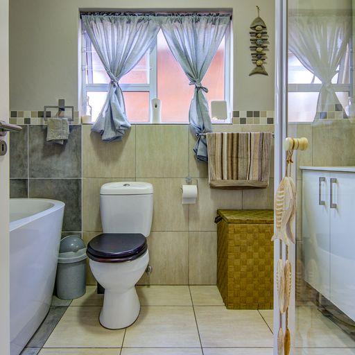 2 Bedroom Property for Sale in Greenstone Hill Gauteng