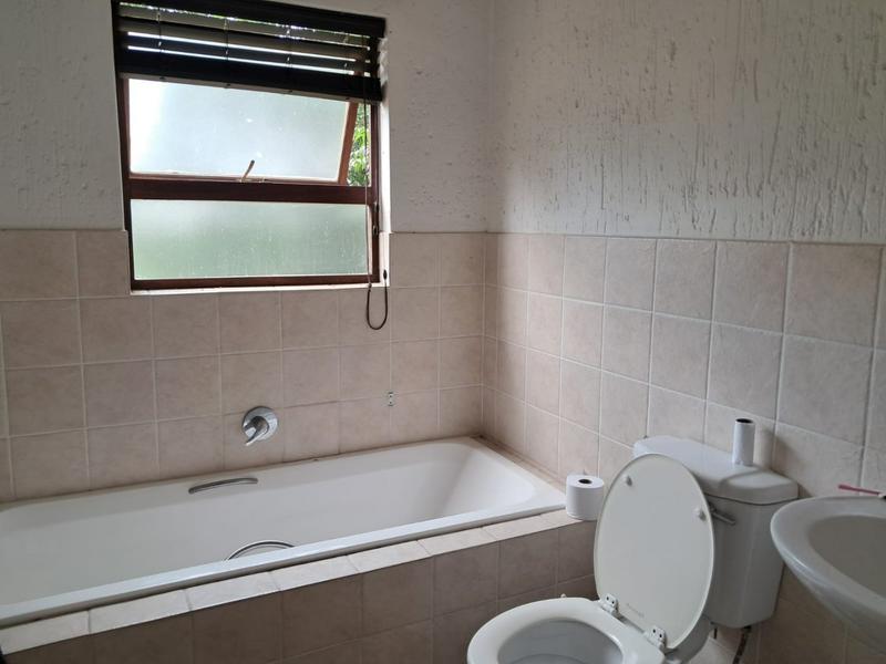 To Let 2 Bedroom Property for Rent in Buccleuch Gauteng