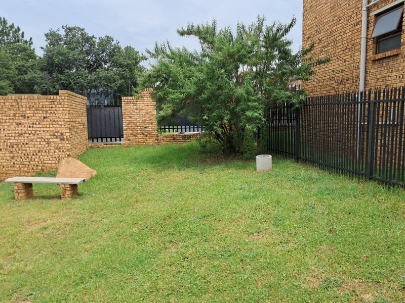 To Let 2 Bedroom Property for Rent in Buccleuch Gauteng