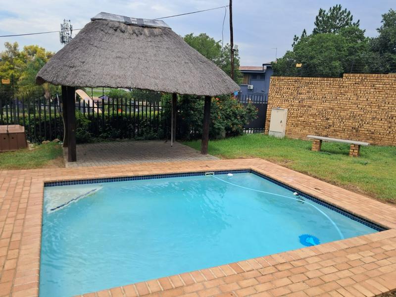 To Let 2 Bedroom Property for Rent in Buccleuch Gauteng