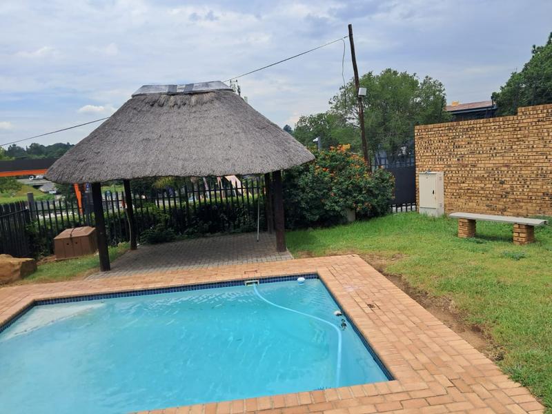 To Let 2 Bedroom Property for Rent in Buccleuch Gauteng