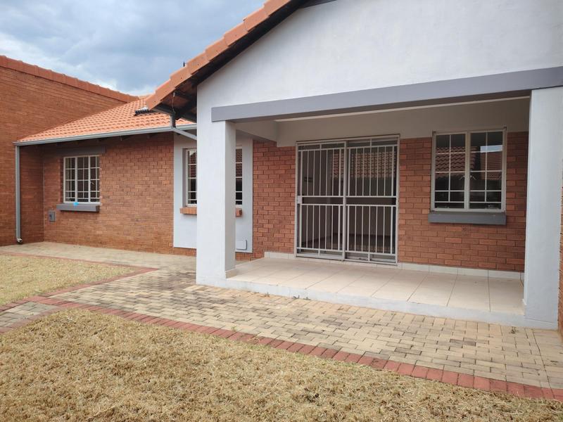 To Let 3 Bedroom Property for Rent in Monavoni Gauteng