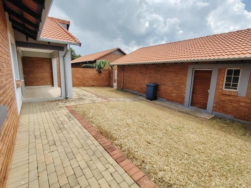 To Let 3 Bedroom Property for Rent in Monavoni Gauteng