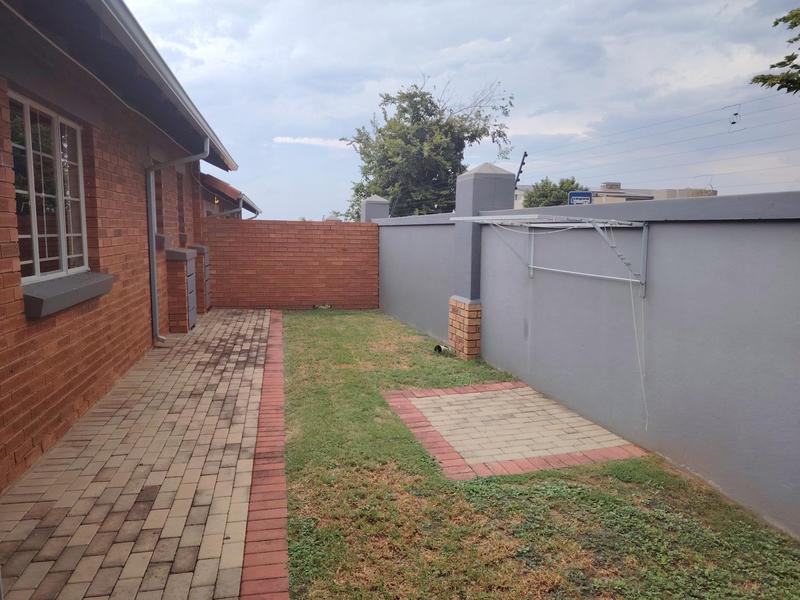 To Let 3 Bedroom Property for Rent in Monavoni Gauteng