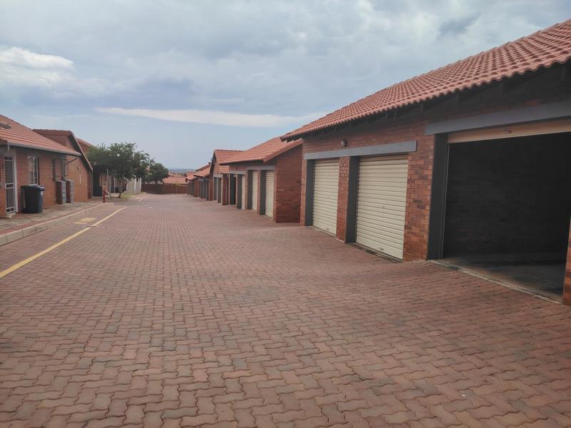 To Let 3 Bedroom Property for Rent in Monavoni Gauteng