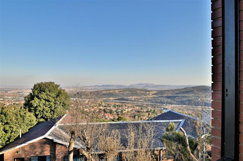 5 Bedroom Property for Sale in Glenvista Gauteng