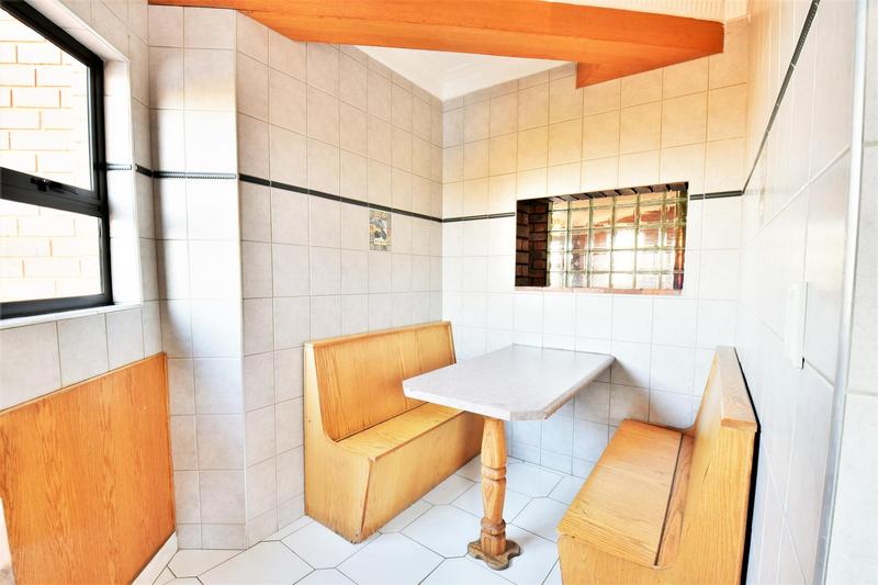 5 Bedroom Property for Sale in Glenvista Gauteng