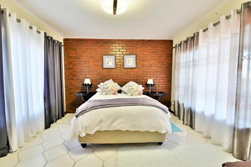 5 Bedroom Property for Sale in Glenvista Gauteng