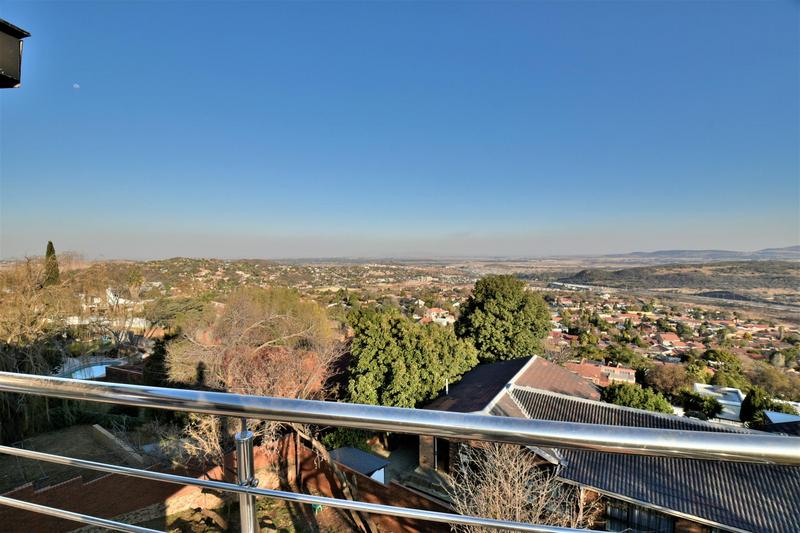 5 Bedroom Property for Sale in Glenvista Gauteng