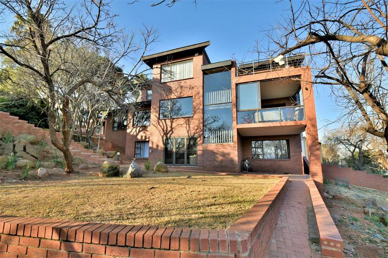 5 Bedroom Property for Sale in Glenvista Gauteng