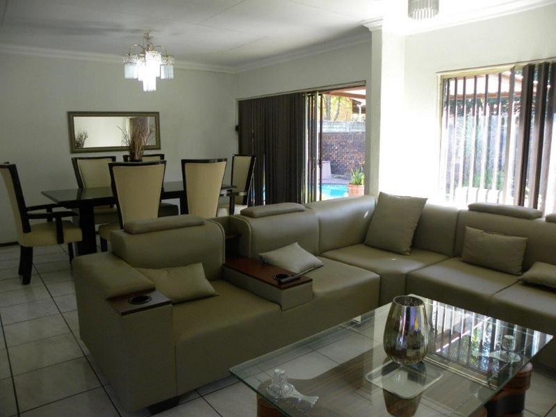 3 Bedroom Property for Sale in Buccleuch Gauteng