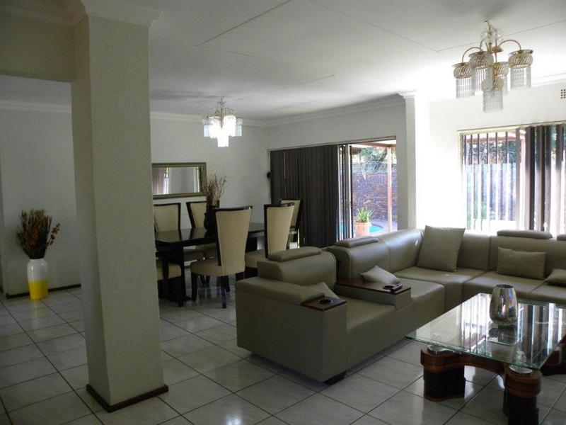 3 Bedroom Property for Sale in Buccleuch Gauteng