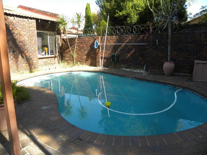 3 Bedroom Property for Sale in Buccleuch Gauteng