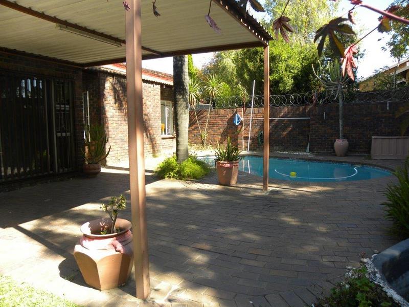 3 Bedroom Property for Sale in Buccleuch Gauteng