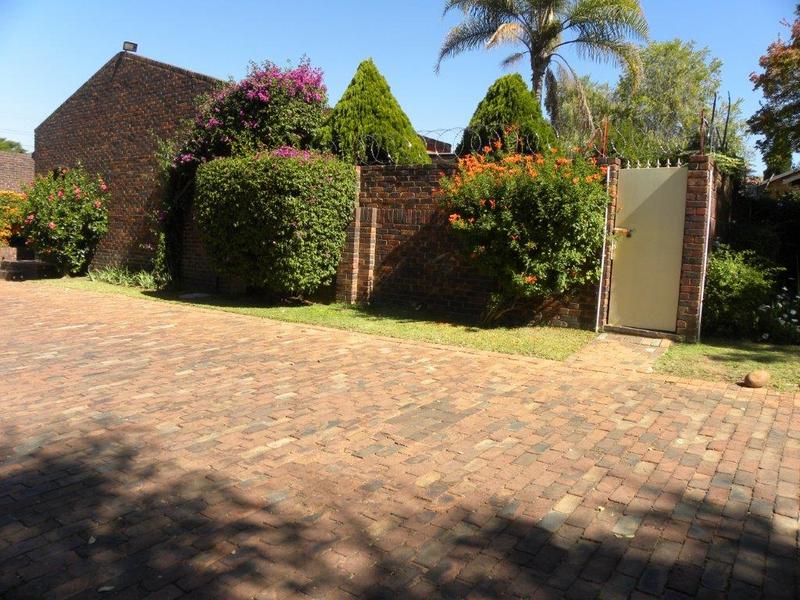 3 Bedroom Property for Sale in Buccleuch Gauteng