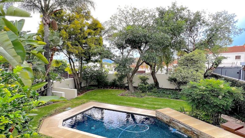 4 Bedroom Property for Sale in Benmore Gardens Gauteng