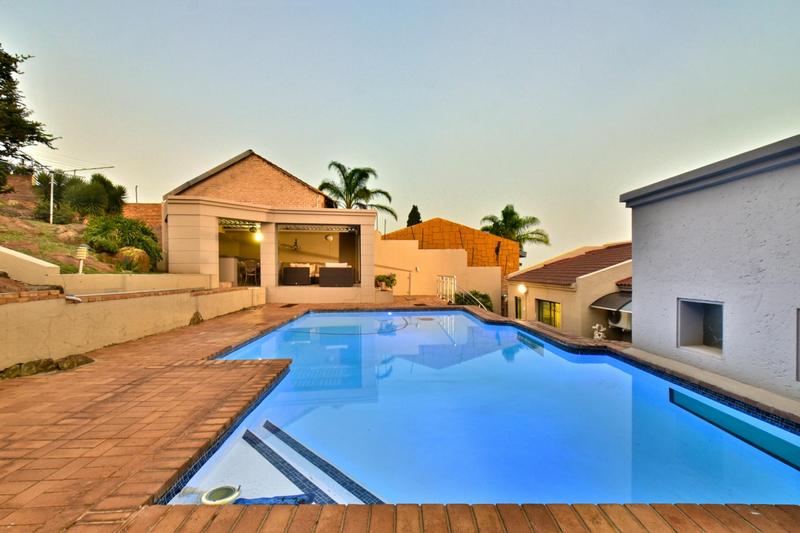 6 Bedroom Property for Sale in Glenvista Gauteng