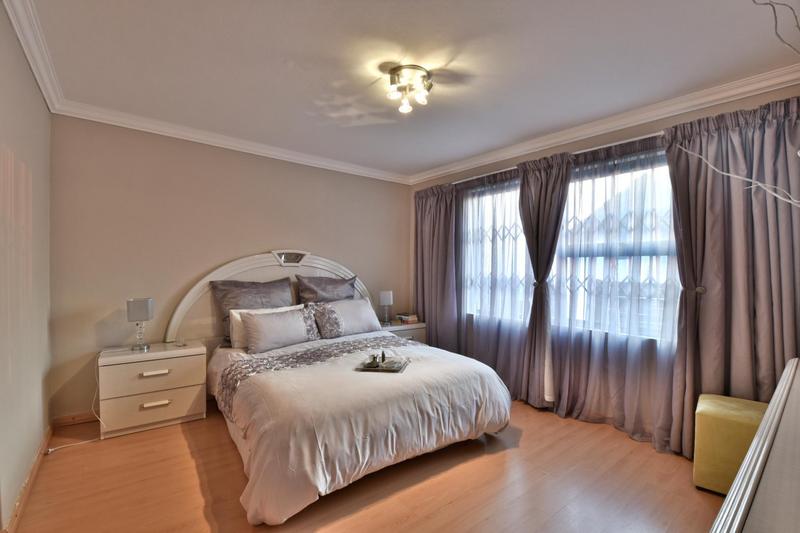 6 Bedroom Property for Sale in Glenvista Gauteng