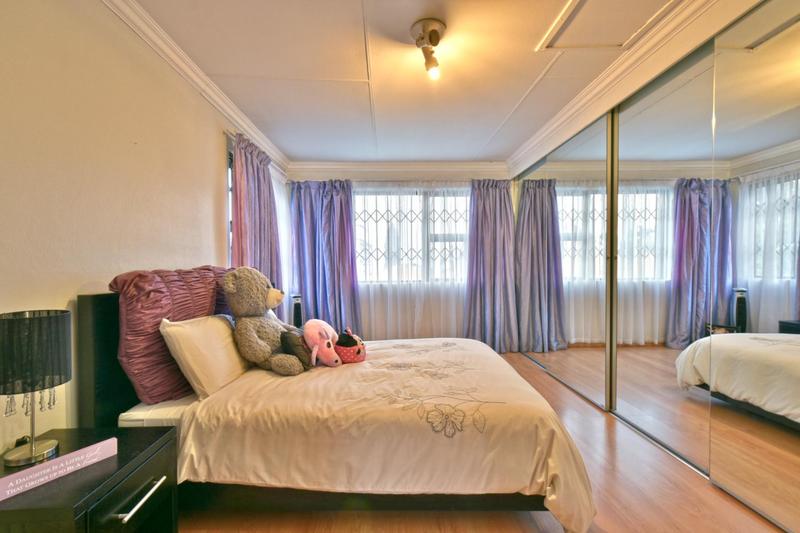 6 Bedroom Property for Sale in Glenvista Gauteng