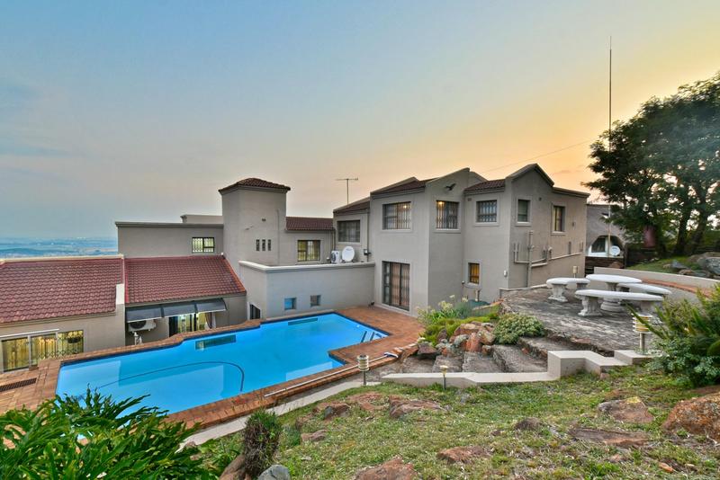 6 Bedroom Property for Sale in Glenvista Gauteng