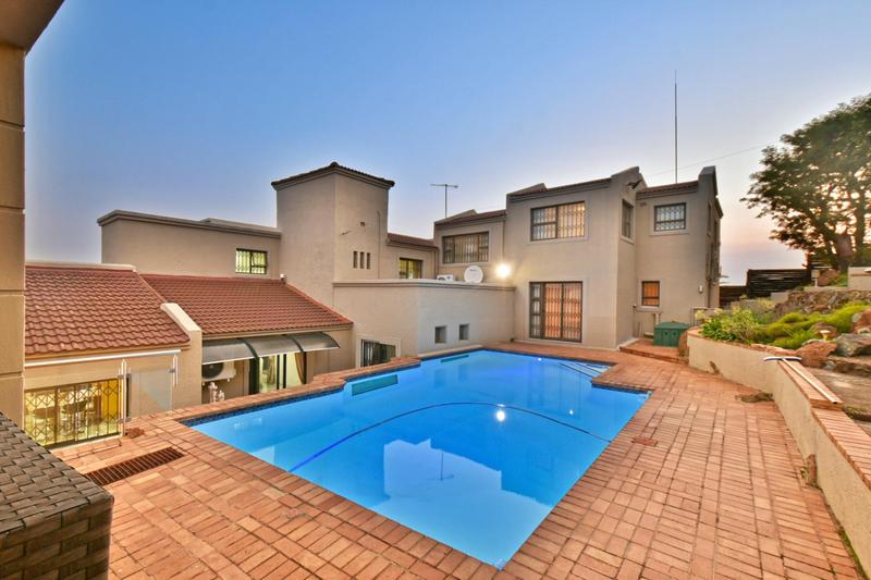 6 Bedroom Property for Sale in Glenvista Gauteng