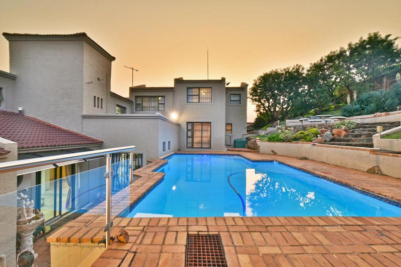 6 Bedroom Property for Sale in Glenvista Gauteng