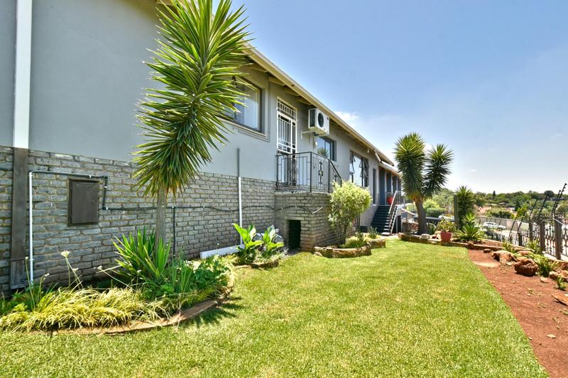 5 Bedroom Property for Sale in Glenvista Gauteng